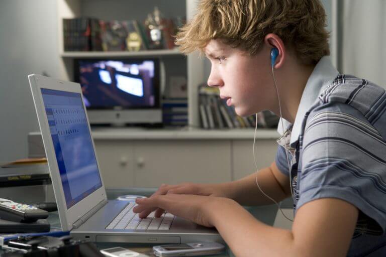 Что беспокоит подростков в Интернете?